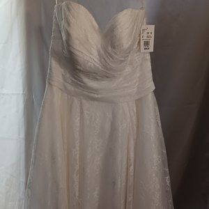 David's Bridal sweetheart strapless dress